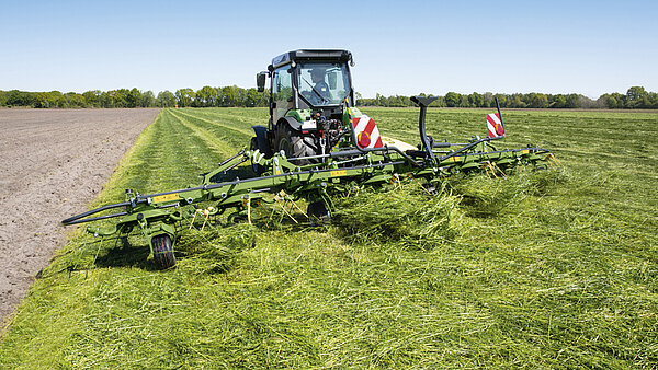 Weg vom Rand ins Feld