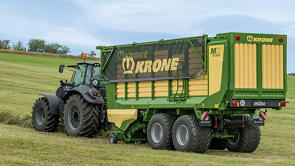 The dual-purpose loading and forage transport wagons MX 370 GL / GD and 400 GL