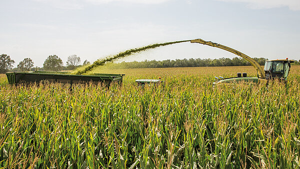 Long-distance crop throws