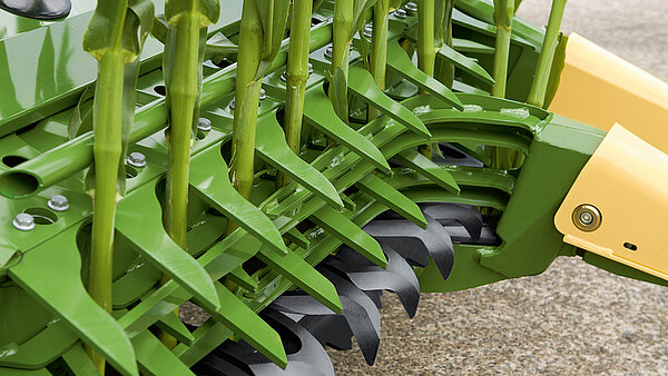 Pulling the crop over the blades