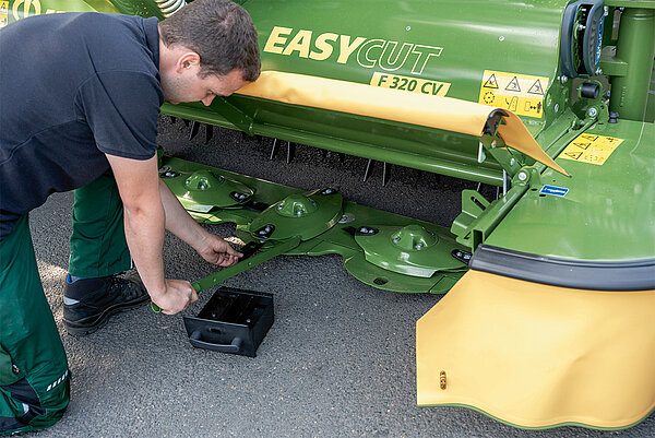 Changement rapide des couteaux KRONE