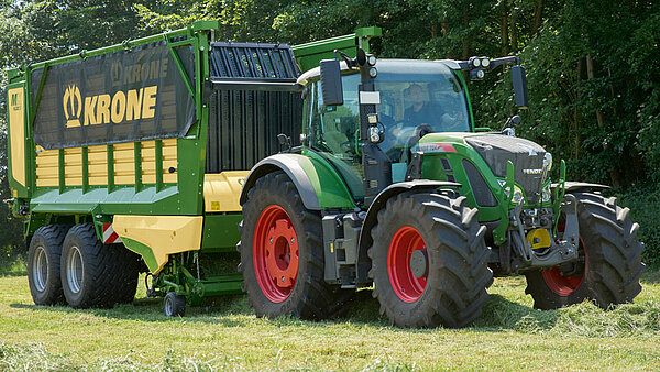 Serving as self-loading forage wagons
