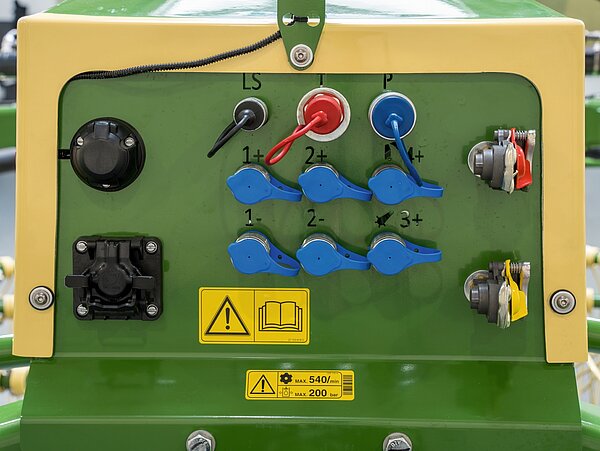 Additional hydraulic connections – flexible and fully equipped
