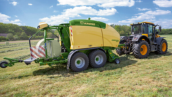 La empacadora controla el tractor