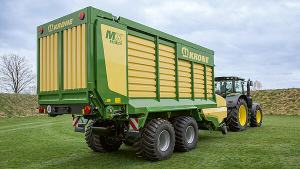 The dual-purpose loading and forage transport wagon MX 330 GL and GD